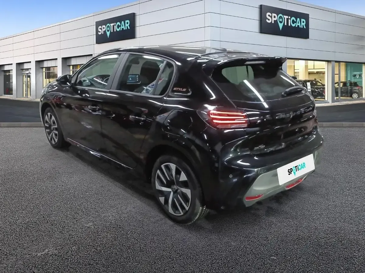 Usado Peugeot 208 Style 110 CV (80 kW) 2025 Negro Utilitario