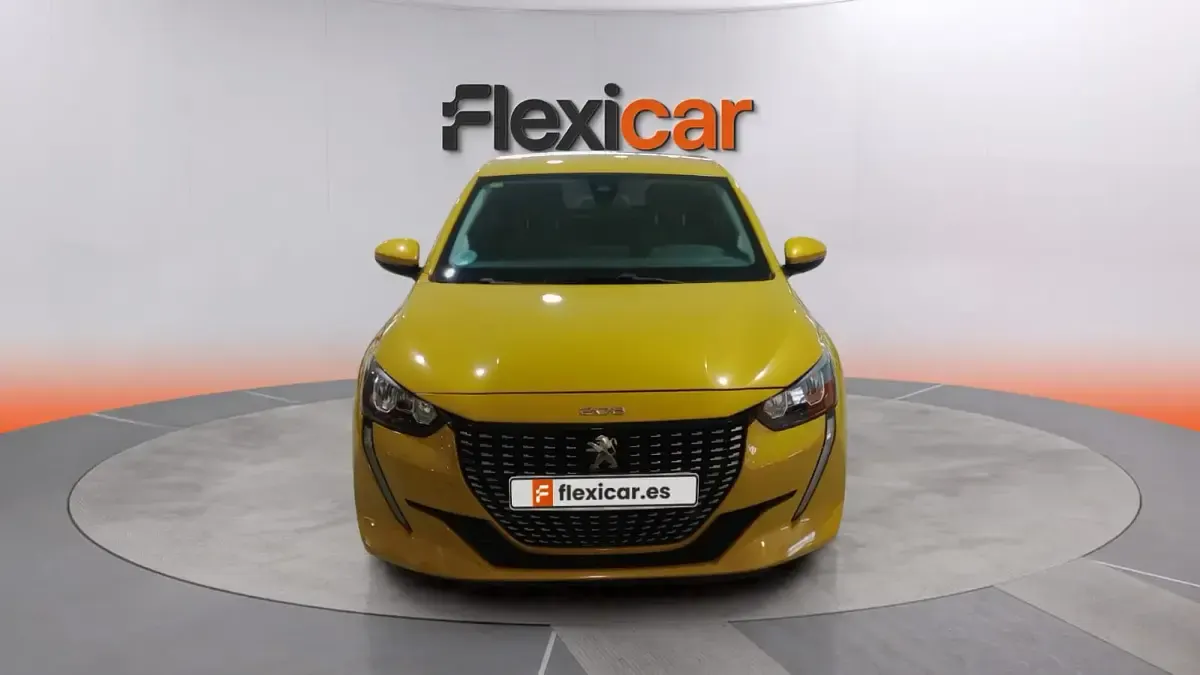 Usado Peugeot 208 Allure 101 CV (74 kW) 2020 Amarillo Utilitario
