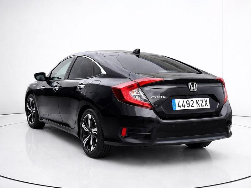 Usado Honda Civic Elegance 182 CV (133 kW) 2019 Negro Berlina