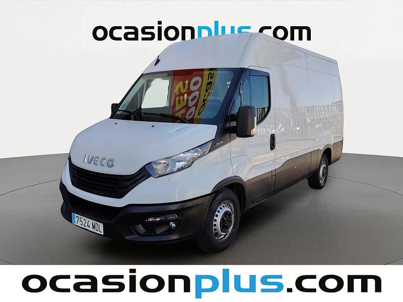 Begagnad Iveco Daily 156 HK (114 kW) 2023 Vit Kombi