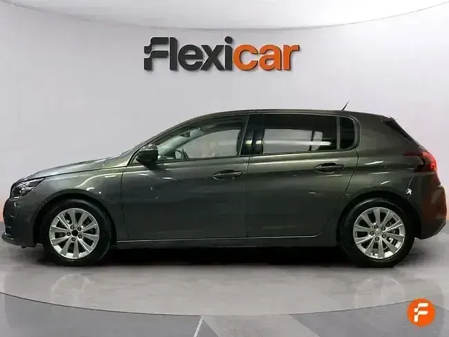 Usado Peugeot 308 Style 130 CV (95 kW) 2020 Gris Berlina