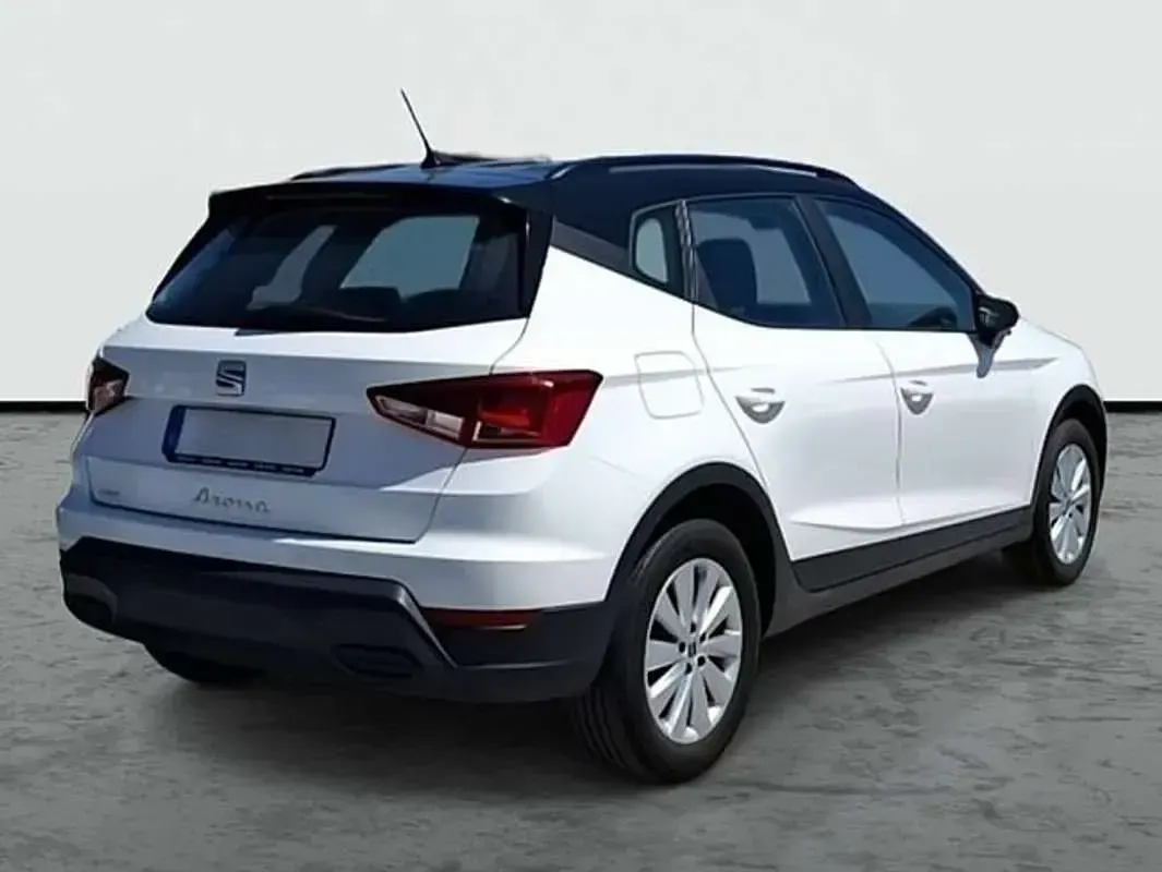 Usado Seat Arona Style 110 CV (80 kW) 2022 Blanco SUV
