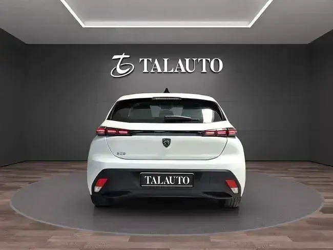 Usado Peugeot 308 Active 130 CV (95 kW) 2023 Blanco