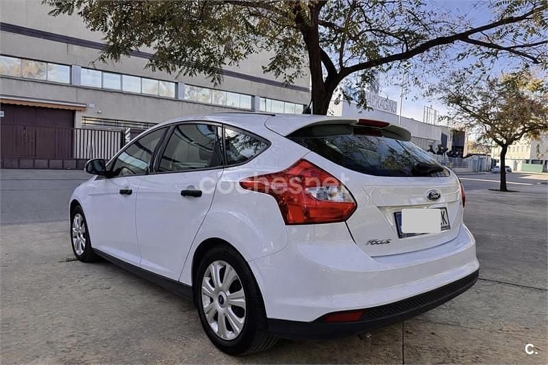 Używany Ford Focus Trend 95 KM (69 kW) 2012 Biały Sedan/Limuzyna