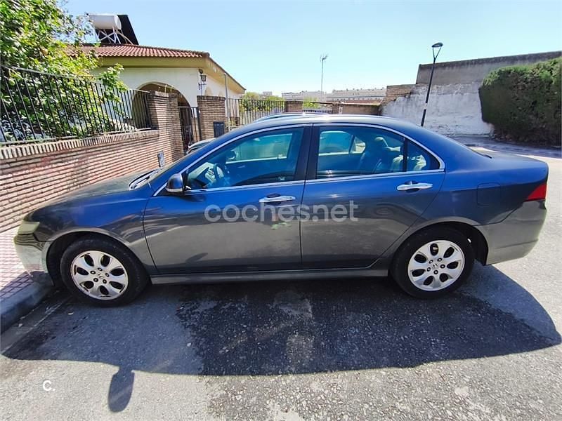 Usado Honda Accord Executive 140 CV (102 kW) 2006 Azul Berlina