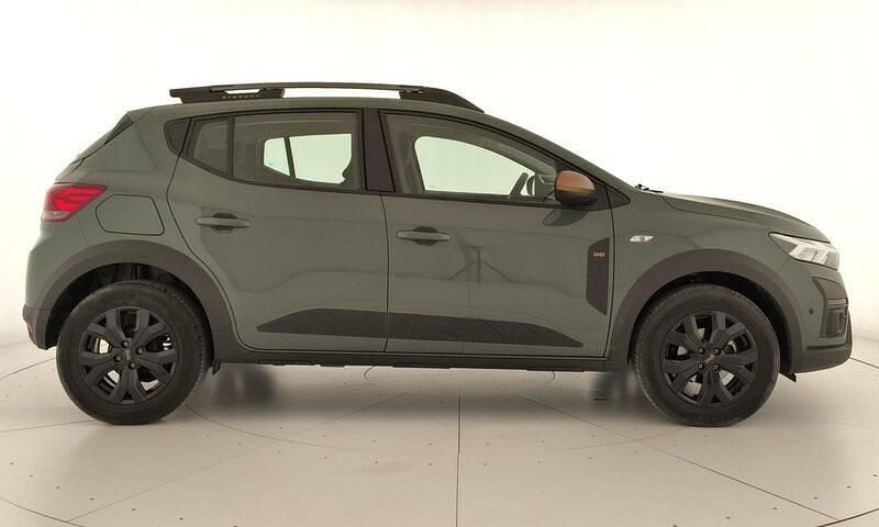 Usado Dacia Sandero Extreme 100 CV (73 kW) 2025 Verde Berlina