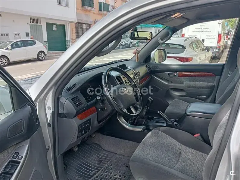 Usado Toyota Land Cruiser 166 CV (122 kW) 2007 Gris / plata SUV