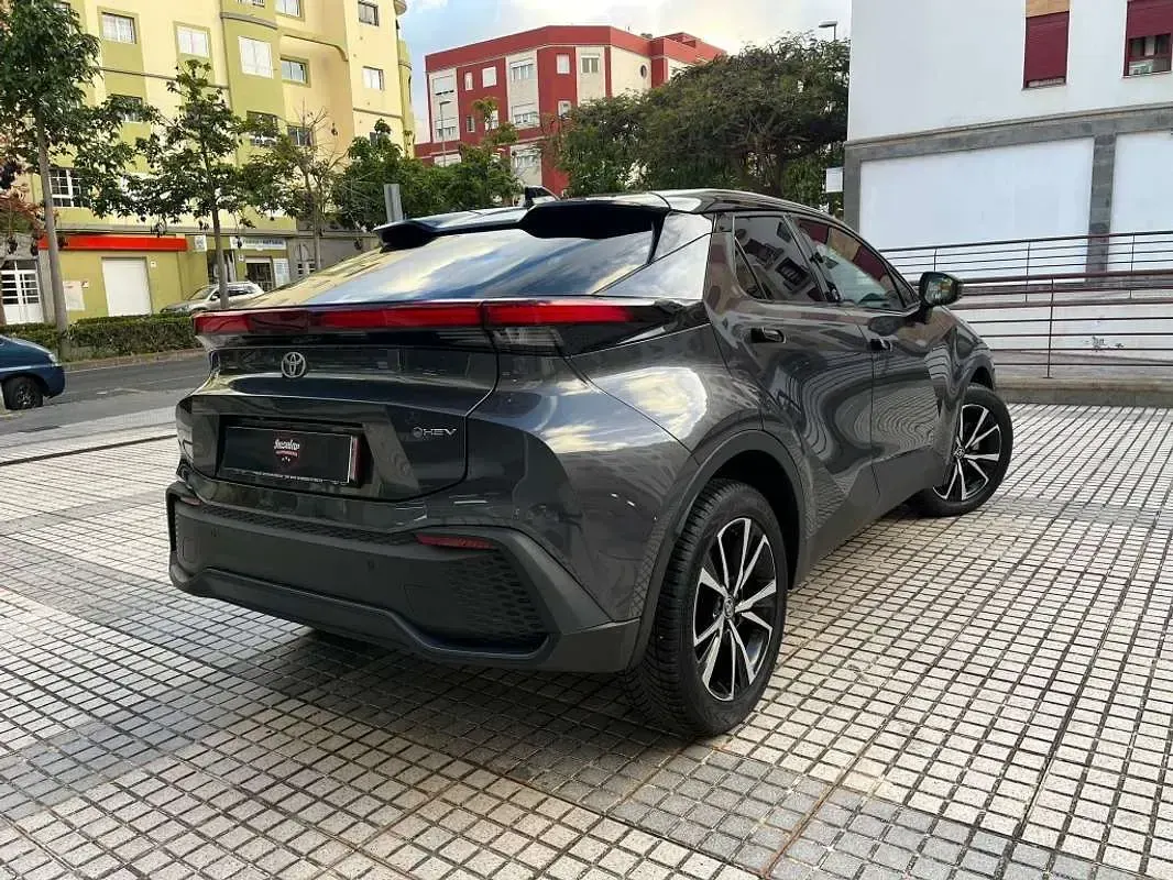 Usado Toyota C-HR Advance 140 CV (102 kW) 2025 Gris SUV