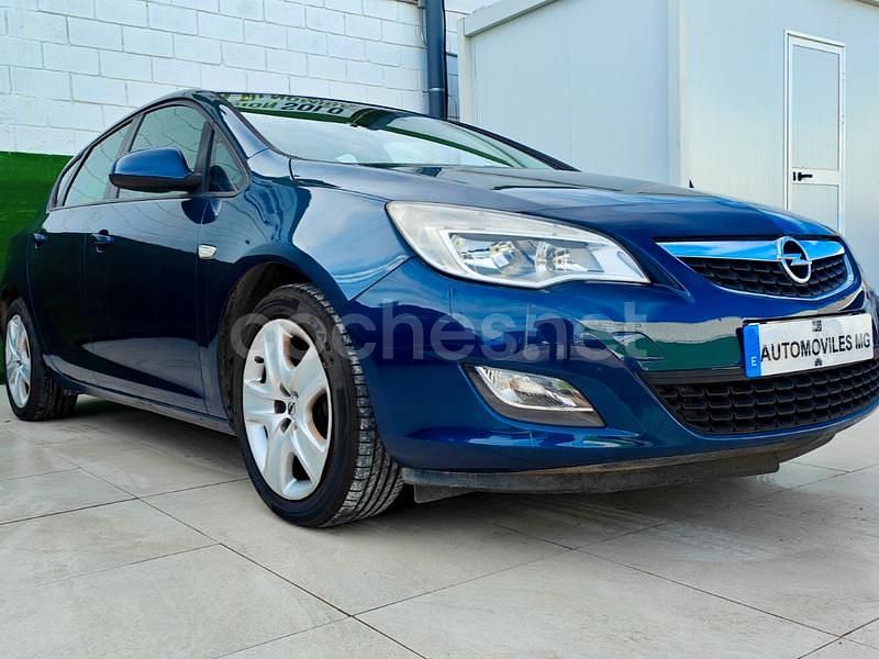 Usado Opel Astra Selective 95 CV (69 kW) 2012 Azul Berlina