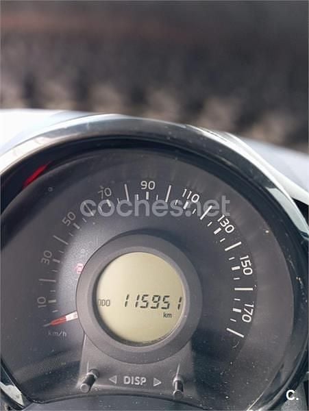 Usado Toyota Aygo X-play 69 CV (50 kW) 2016 Gris / plata Utilitario