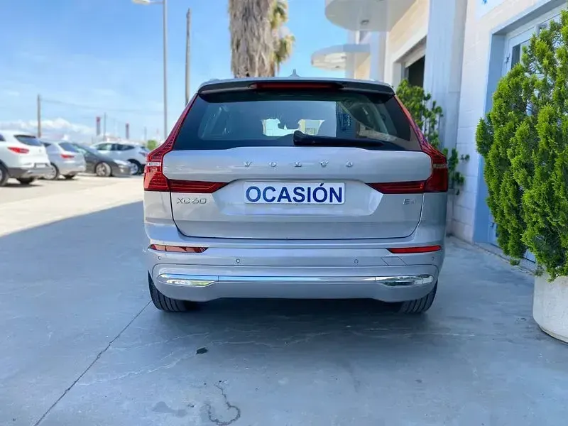 Usado Volvo XC60 197 CV (144 kW) 2022 Gris / plata SUV