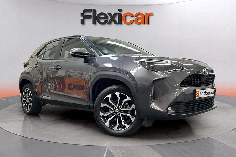 Gris Usado 2024 Toyota Yaris Hybrid Active | 22.990 € (Precio justo) - Imagen 1/4