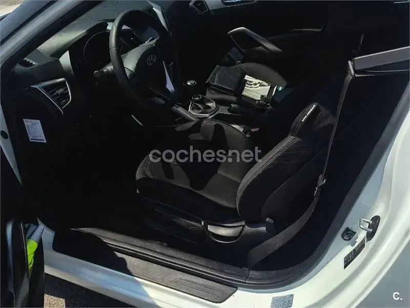 Usado Hyundai Veloster 140 CV (102 kW) 2012 Blanco Utilitario