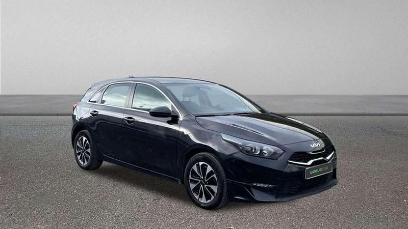 Usado Kia Ceed 101 CV (74 kW) 2024 Negro Utilitario