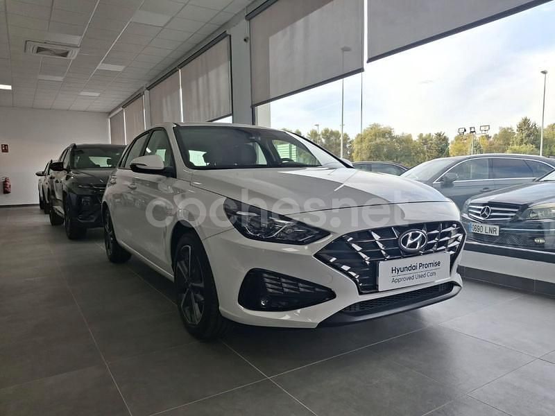 Blanco Usado 2024 Hyundai i30 Berlina | 17.995 € (Buen precio) - Imagen 1/4