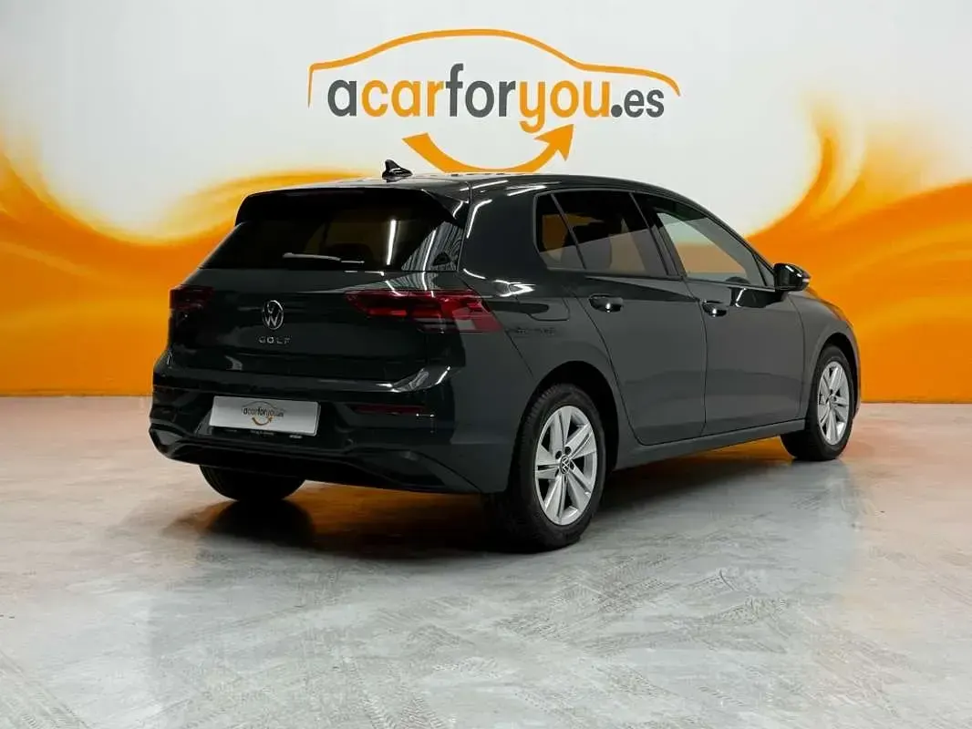 Usado VW Golf VIII Life 116 CV (85 kW) 2021 Gris Utilitario
