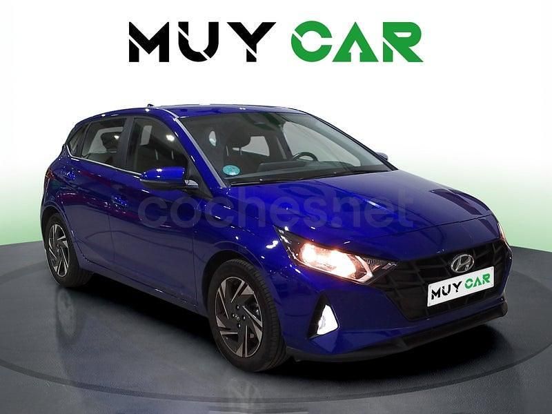 Azul Usado 2023 Hyundai i20 Berlina | 16.490 € (Un poco caro) - Imagen 1/4
