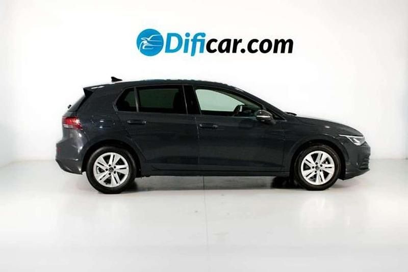 Usado VW Golf VIII Life 110 CV (80 kW) 2021 Gris Utilitario