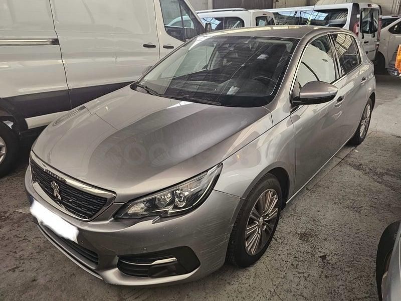 Usado Peugeot 308 Active 130 CV (95 kW) 2021 Gris / plata Berlina