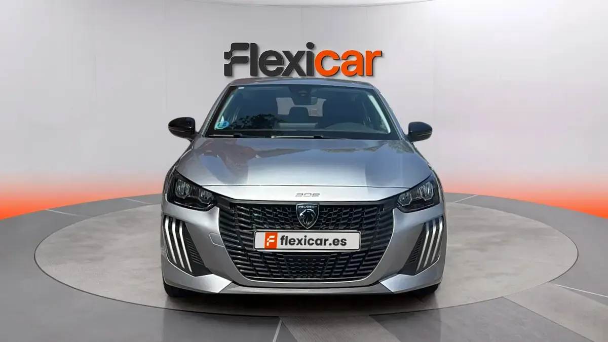 Usado Peugeot 208 Allure 101 CV (74 kW) 2025 Gris Utilitario