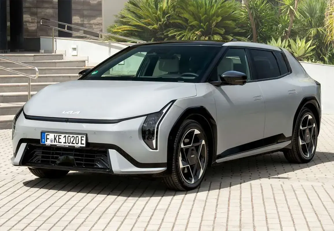 Usado Kia EV4 GT-Line 150 kW (204 CV) 2025 Gris Utilitario