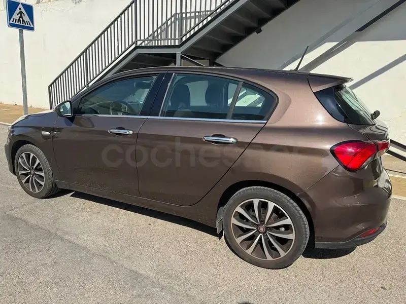 Usado Fiat Tipo Lounge 95 CV (69 kW) 2016 Gris / plata Berlina