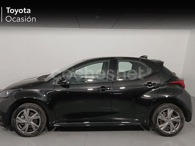 Usado Toyota Yaris Hybrid Active 116 CV (85 kW) 2024 Negro Berlina