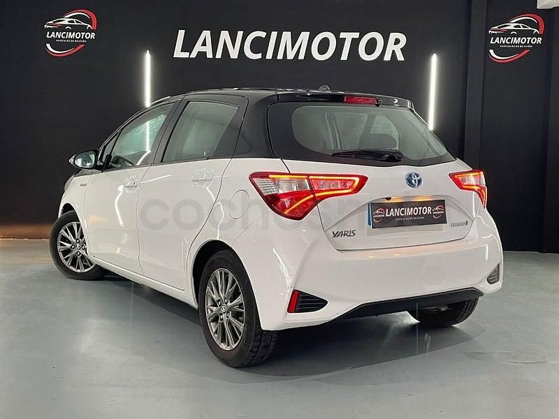 Usado Toyota Yaris Hybrid 100 CV (73 kW) 2020 Blanco Berlina