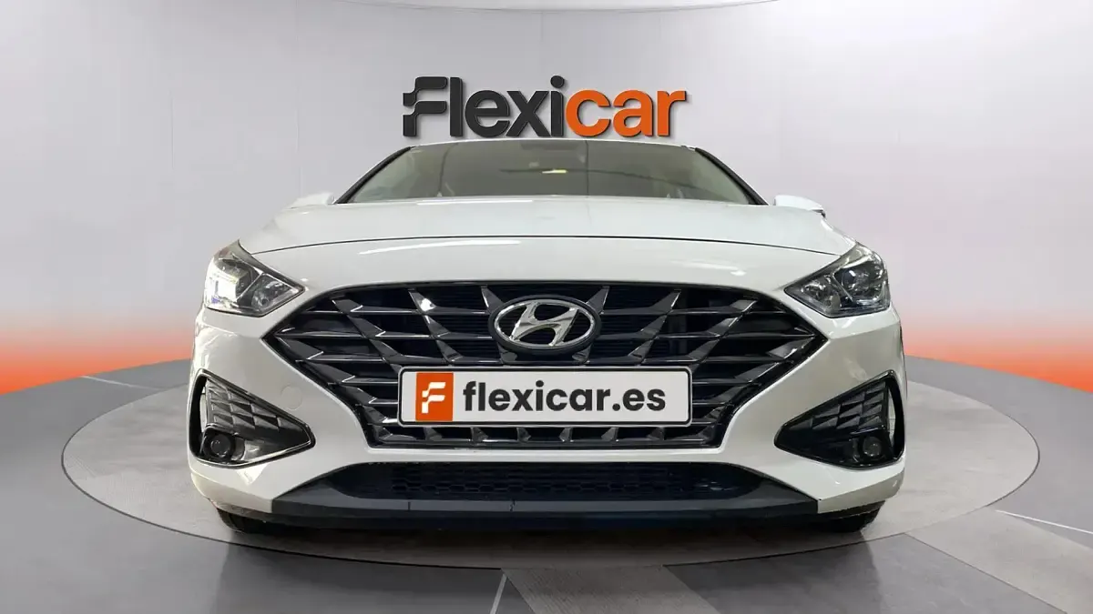 Usado Hyundai i30 120 CV (88 kW) 2021 Blanco Berlina