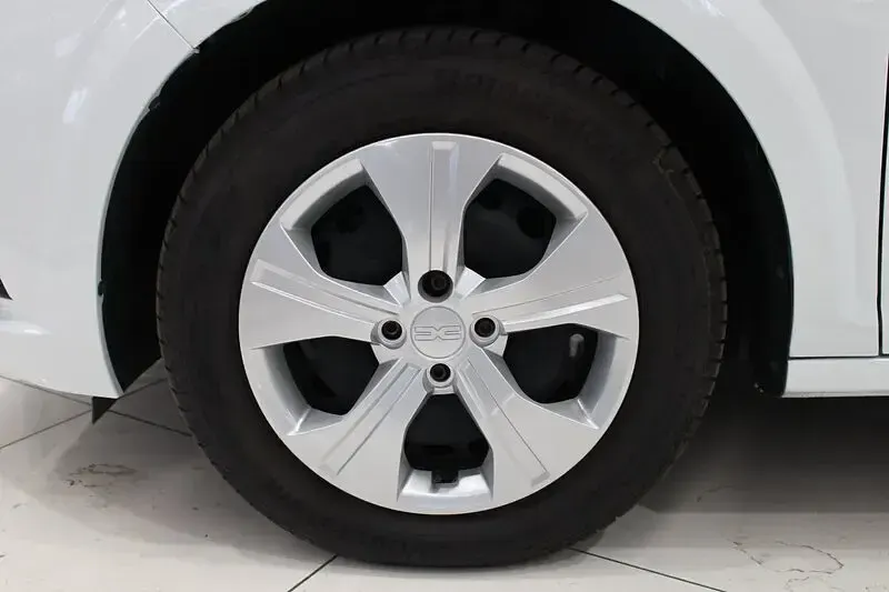 Usado Dacia Sandero Essentiel 90 CV (66 kW) 2023 Blanco Berlina