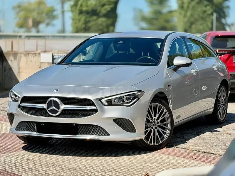 Usado Mercedes CLA250e Shooting Brake 218 CV (160 kW) 2021 Gris / plata Familiar
