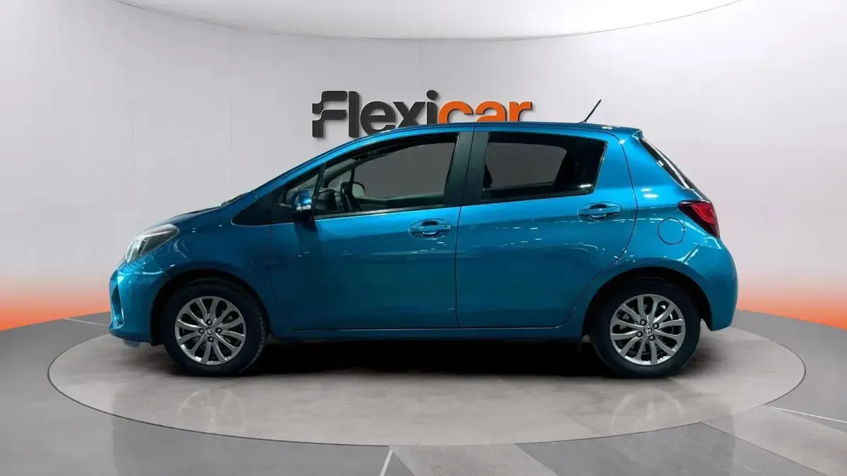 Usado Toyota Yaris Active 99 CV (72 kW) 2016 Azul Berlina
