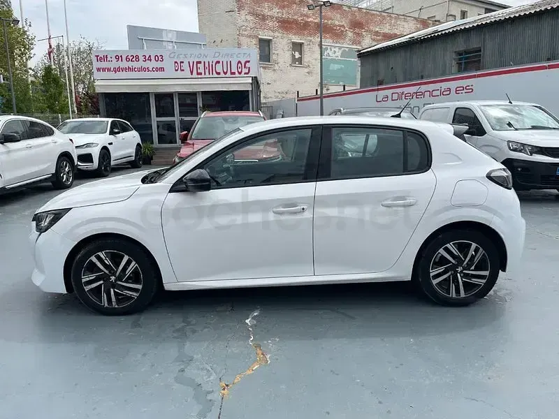 Usado Peugeot 208 Allure 100 CV (73 kW) 2020 Blanco Utilitario