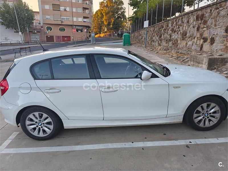 Blanco Usado 2009 BMW 118 Utilitario | 4100 € (Precio justo) - Imagen 1/4