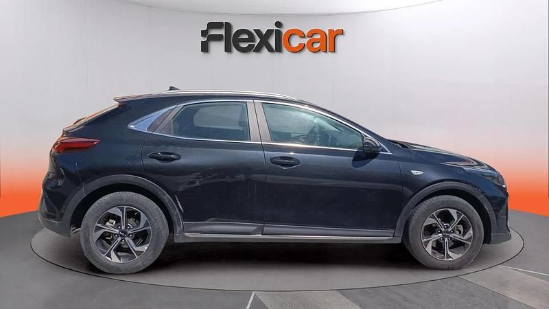 Usado Kia XCeed 101 HP (74 kW) 2024 Preto SUV