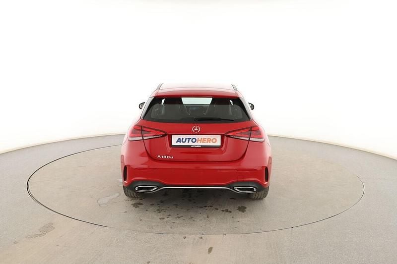 Usado Mercedes A180 115 CV (84 kW) 2018 Rojo Utilitario