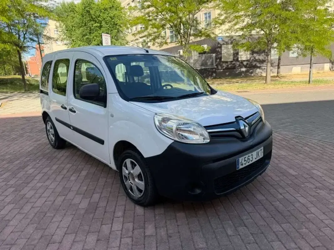 Usado Renault Kangoo 90 CV (66 kW) 2015 Blanco Monovolumen