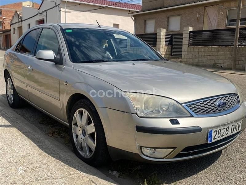 Gris / plata Usado 2005 Ford Mondeo Ghia Berlina | 1650 € (Buen precio) - Imagen 1/4