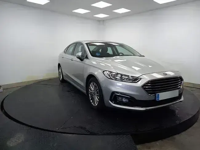 Usado Ford Mondeo Titanium 188 HP (138 kW) 2021 Cinzento Sedan