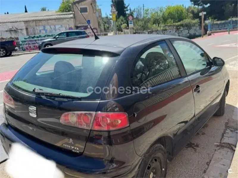 Usado Seat Ibiza Stella 64 CV (47 kW) 2003 Negro Utilitario