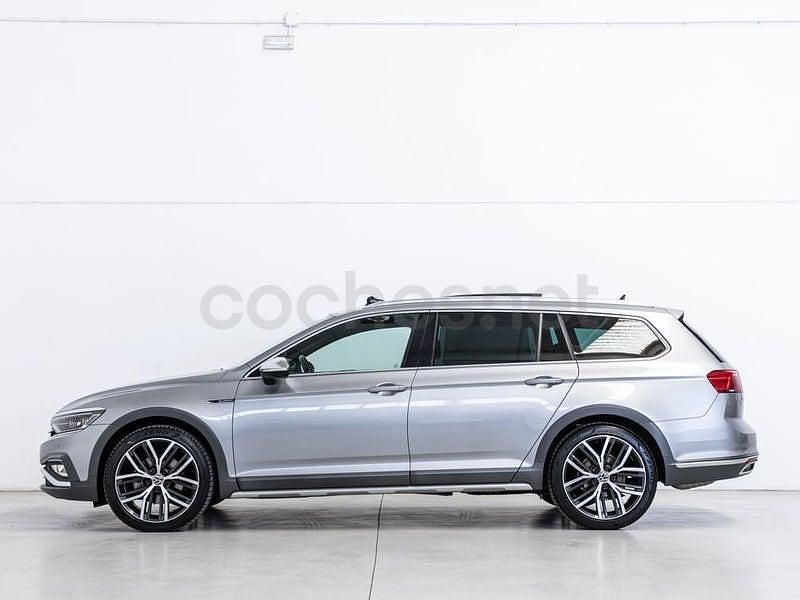 Usado VW Passat Alltrack 200 CV (147 kW) 2021 Gris / plata Familiar