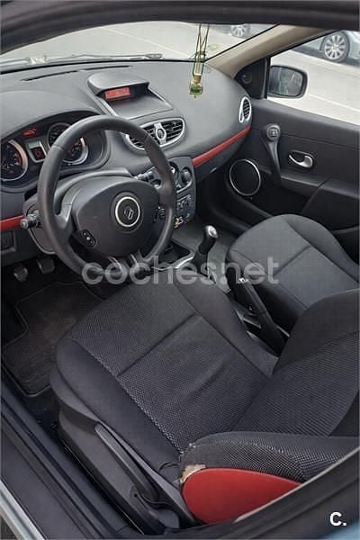 Usado Renault Clio II Rip Curl 70 CV (51 kW) 2007 Azul Berlina