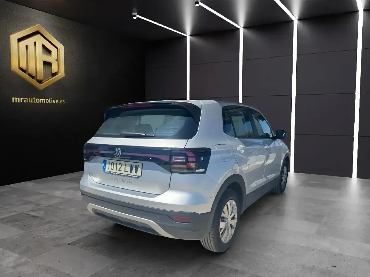 Usado VW T-Cross 95 CV (69 kW) 2022 Gris metalizado SUV