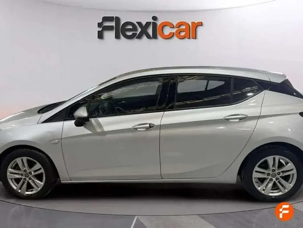 Usado Opel Astra GS Line 131 CV (96 kW) 2020 Gris Utilitario