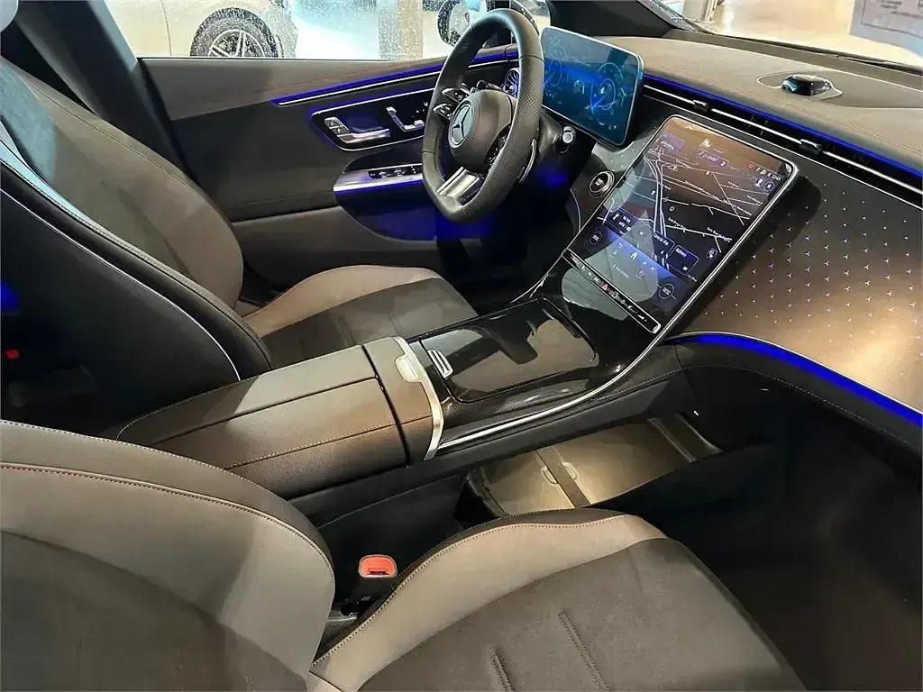 Nuevo Mercedes EQE350 AMG 235 kW (320 CV) 2026 Gris Berlina
