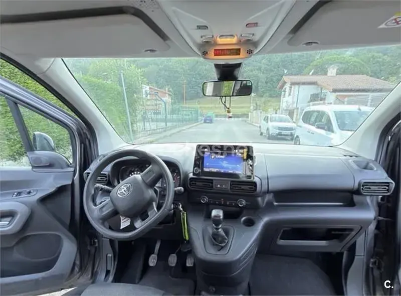 Usado Toyota Proace Verso Active 131 CV (96 kW) 2024 Gris / plata Familiar