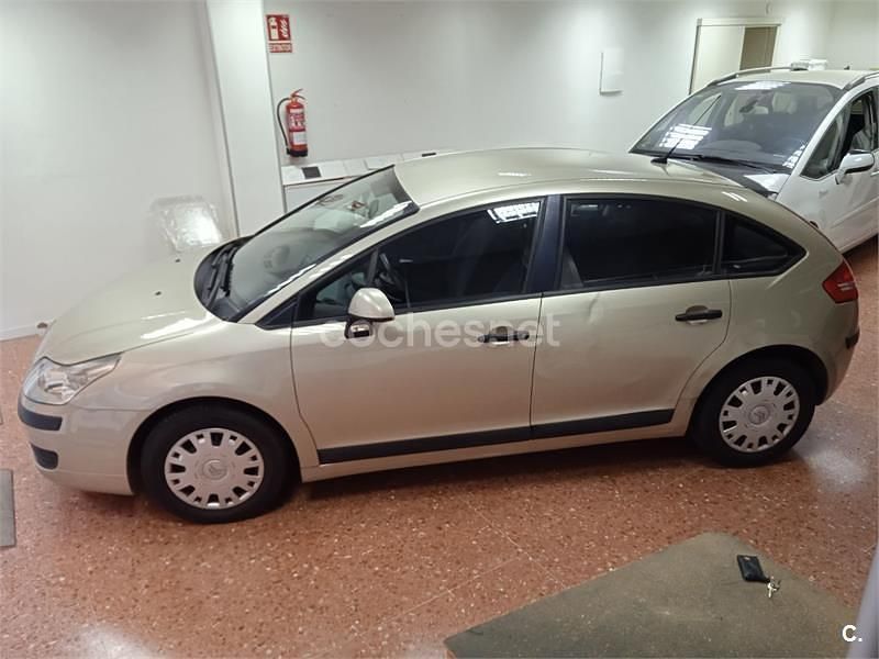 Usado Citroën C4 92 CV (67 kW) 2006 Gris / plata Berlina