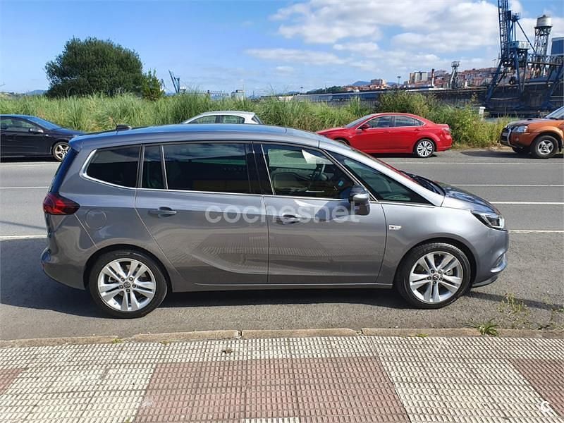 Usado Opel Zafira Innovation 136 CV (100 kW) 2019 Gris / plata Monovolumen