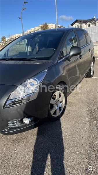Gris / plata Usado 2011 Peugeot 5008 Business-Line Monovolumen | 4500 € (Super precio) - Imagen 1/4