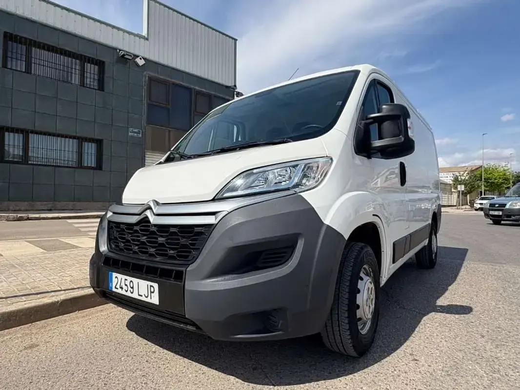 Usado Citroën Jumper 131 CV (96 kW) 2020 Blanco Monovolumen